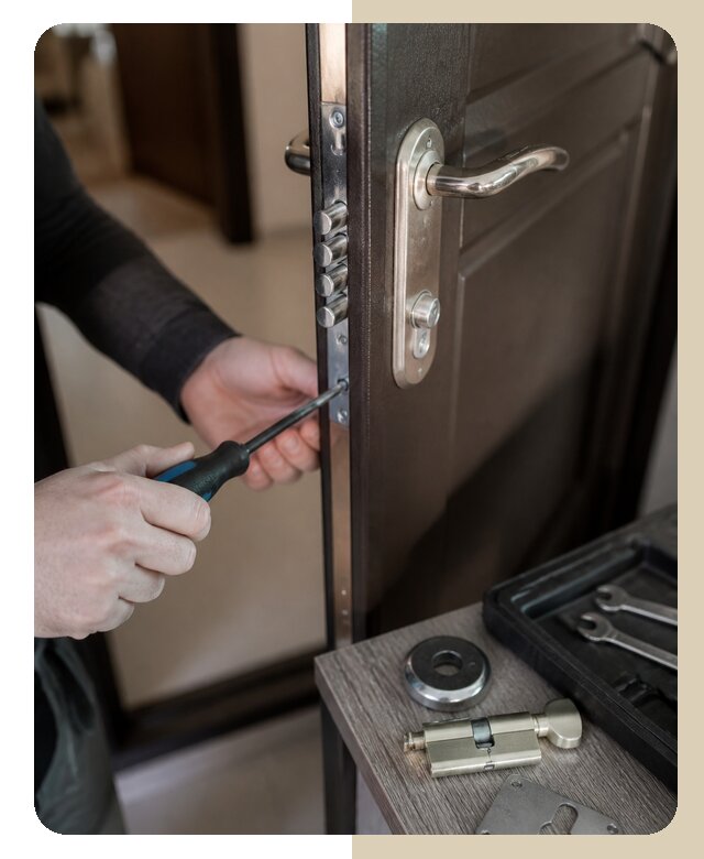 Замена дверного замка в Бийске по цене от 3635 р. | ДвериЛегко-Бск